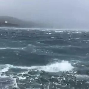 METEOCUNAMI POGODIO HVAR! More se podiglo za više od 30 cm i IZLILO NA ULICE, a onda se desio najgori SCENARIO
