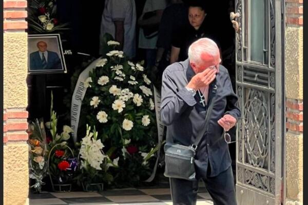 "MALA CANA JE HTELA DVA ŽITA NA PARASTOSU, ALI KOJI SVEŠTENIK ĆE TO DA ODOBRI"? Era Ojdanić grca u suzama! (FOTO)