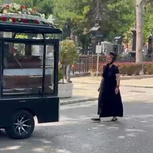 "SKLONI SE KAD TI KAŽEM!" MALA CANA NAPALA MAJKU NA SAHRANI! Odzvanjalo Novo groblje, obezbeđenje u pripravnosti