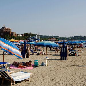 Izdato upozorenje za kupače, ČUVENA PLAŽA NA JADRANU HITNO ZATVORENA! Plivanje je STROGO ZABRANJENO, ne igrajte se!