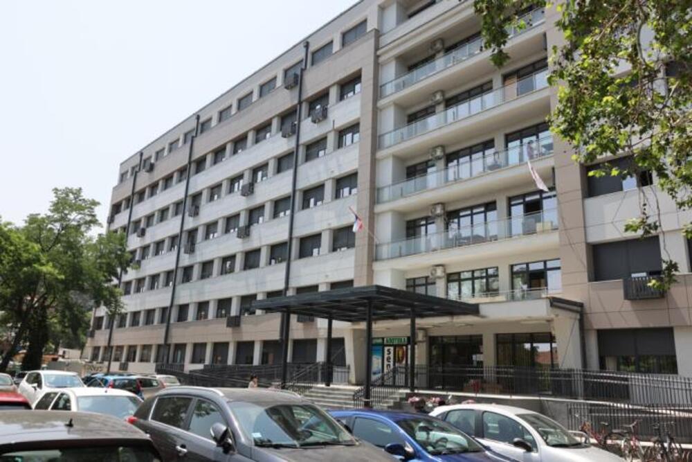 Masovno trovanje salmonelom u ovom srpskom gradu: 15 ljudi hitno završilo u bolnici, među njima i petoro dece