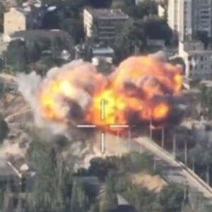 Rusi granatirali Herson, nastao opšti haos: Šestoro ranjenih usred bela dana, rakete pogodile i Hitnu pomoć!