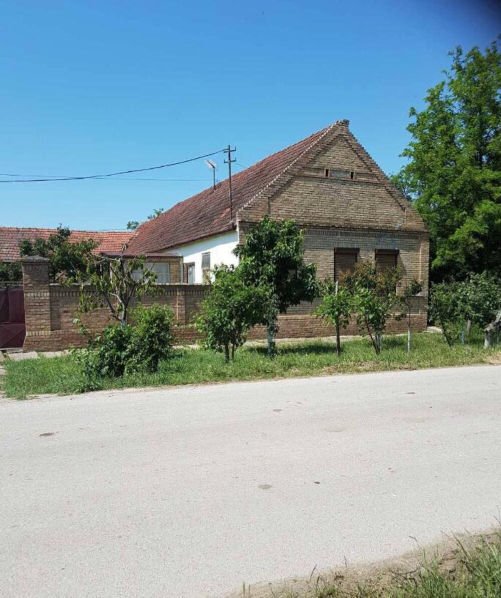 Imanje kraj Tise prodaje se za 32.000 evra: Dve kuće i ogroman plac na 5 minuta hoda od prelepe plaže