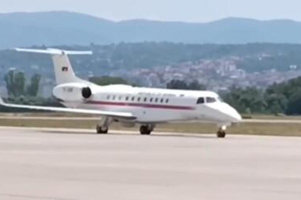 PRVI AVION VLADE SRBIJE SLETEO U NIŠ: Prevezeno četvoro pacijenata koji su povređeni u jezivoj nesreći kod Kotora