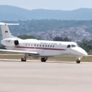 PRVI AVION VLADE SRBIJE SLETEO U NIŠ: Prevezeno četvoro pacijenata koji su povređeni u jezivoj nesreći kod Kotora