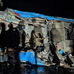 VIŠE OD 20 UČENIKA POGINULO U NESREĆI: Vozač izgubio kontrolu, nezapamćena tragedija - PRIZORI SU JEZIVI (VIDEO)