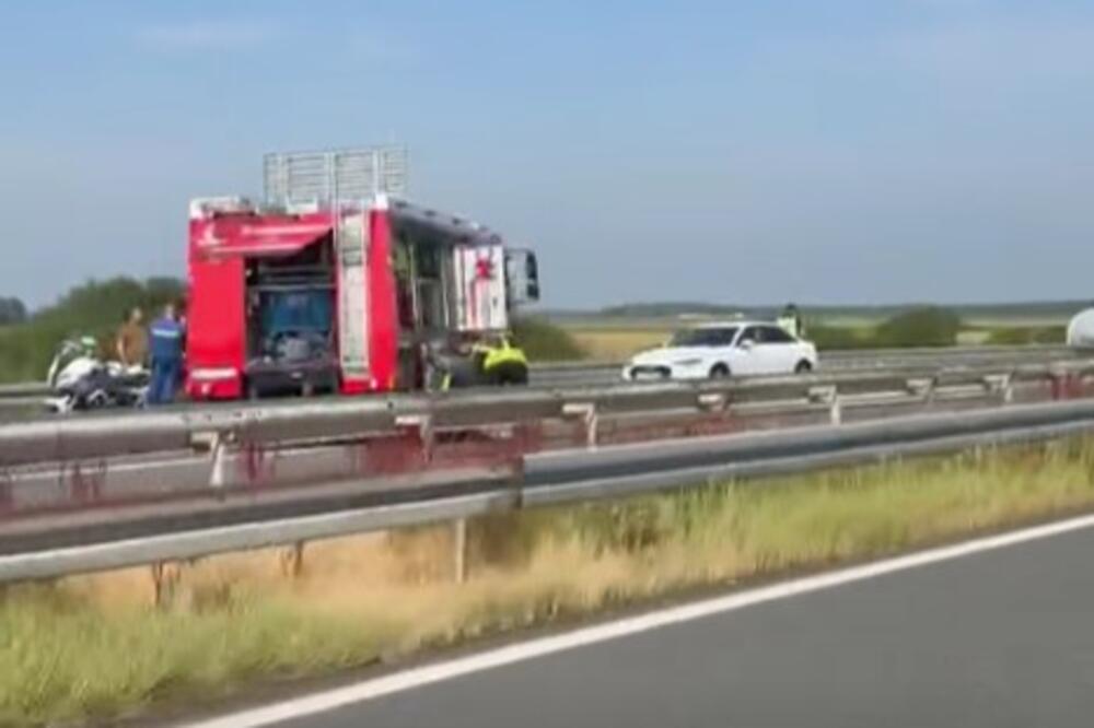 Teška nesreća na auto-putu: Nakon prevrtanja cisterne formirane kilometarske kolone! (VIDEO)