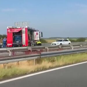 Teška nesreća na auto-putu: Nakon prevrtanja cisterne formirane kilometarske kolone! (VIDEO)