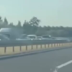 Drama na auto-putu kod Beške: Zapalio se autobus pun putnika! (VIDEO)