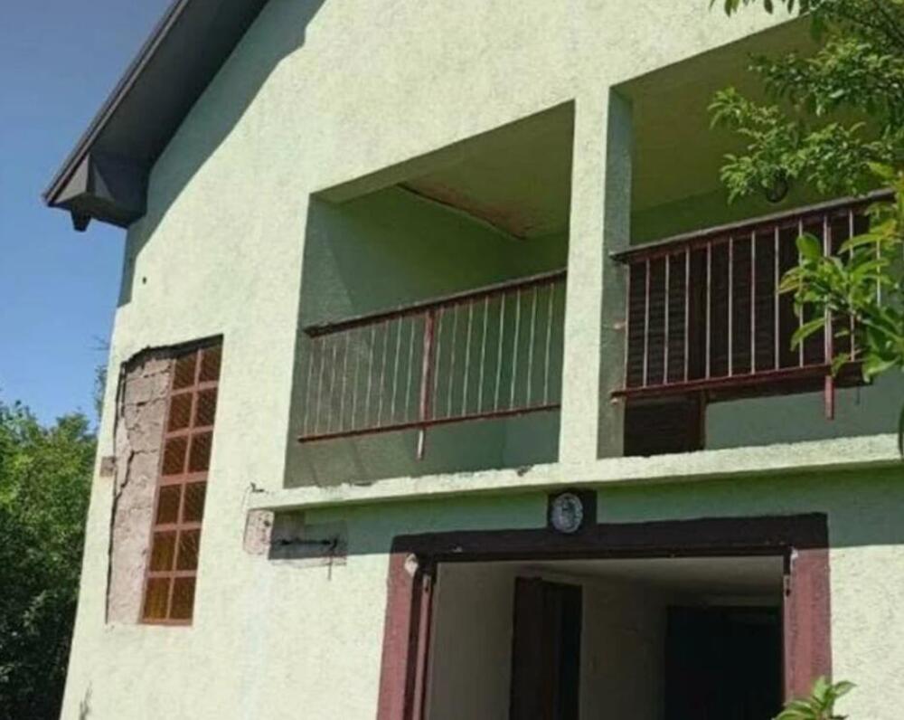 Kuća od preko 60 kvadrata i ogroman plac prodaju se za smešne pare: Svi zovu za ovaj oglas, cena je bagatela