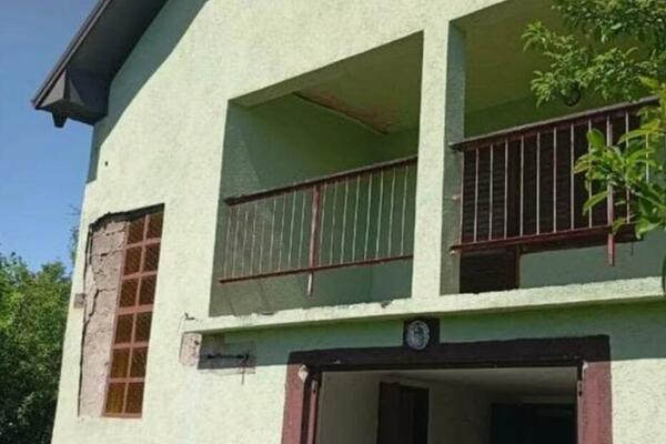 Kuća od preko 60 kvadrata i ogroman plac prodaju se za smešne pare: Svi zovu za ovaj oglas, cena je bagatela