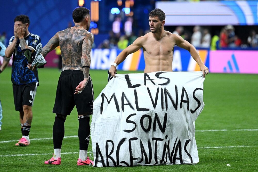 Đovani Lo Selso, fudbaler Argentine na Mundijalu 2026. godine sa porukom - Malvini su Argentina