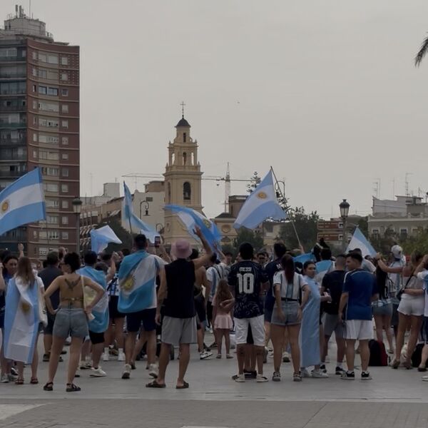 EKSKLUZIVNO! ARGENTINSKA LUDNICA KAO NA ULICAMA BUENOS AJRESA! "Gaučosi" okupirali najlepši španski grad (Video)