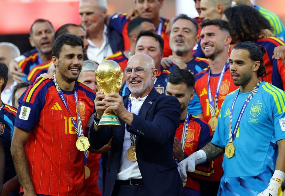 Luis de la Fuente sa peharom Svetskog prvenstva 2026. godine