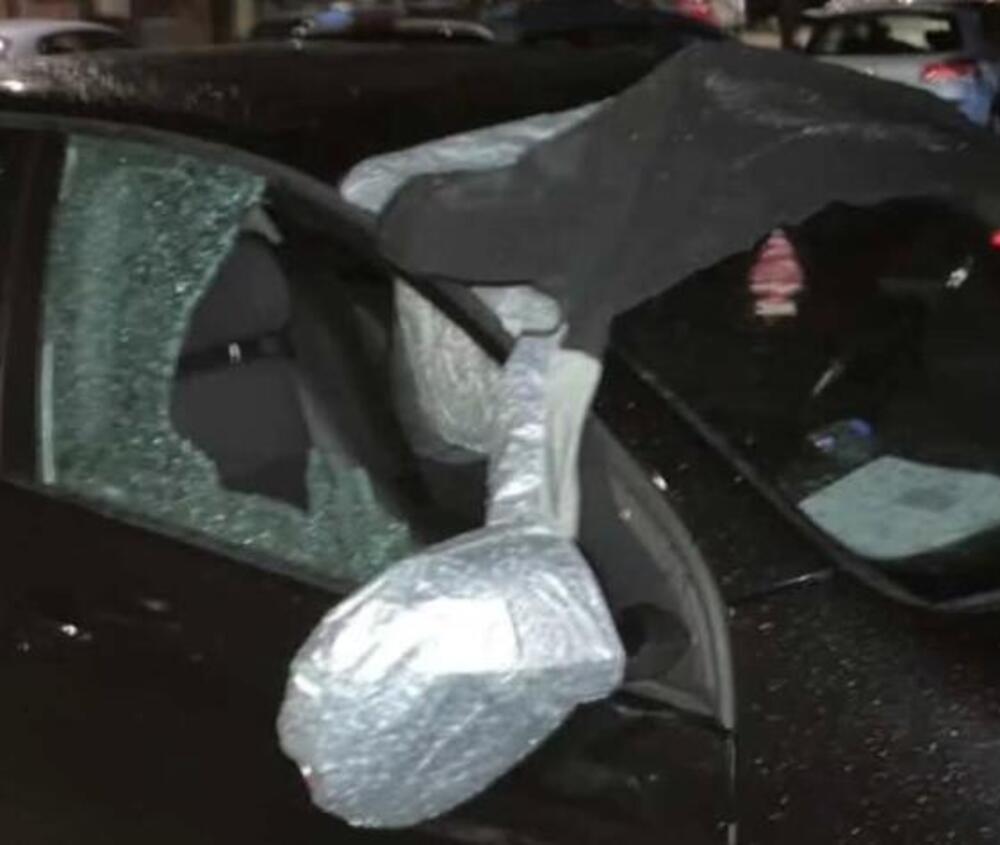 Automobili potpuno uništeni nakon nevremena u ovom gradu u Srbiji: Na banderi zabeležena neverovatna scena (FOTO)