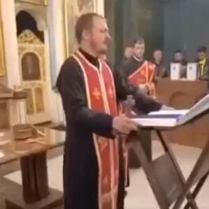 SVEŠTENIK IZ OBRENOVCA UČI VERNIKE U CRKVI KAKO DA BIJU? Sa oltara im besedio: "Ako nekoga treba da izudaramo..."