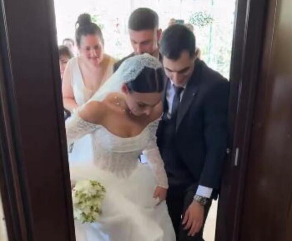 Mlada zapela na PRAGU, a onda je MLADOŽENJA UZEO STVAR U SVOJE RUKE! Jednim potezom oduševio sve - "E, TO JE ZET"