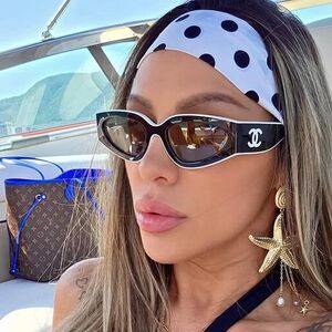 NAJBEZOBRAZNIJE IZDANJE NAŠE PEVAČICE, BIKINI JEDVA PREKRIO SILIKONE: Muškarci se preznojavaju zbog ovog prizora