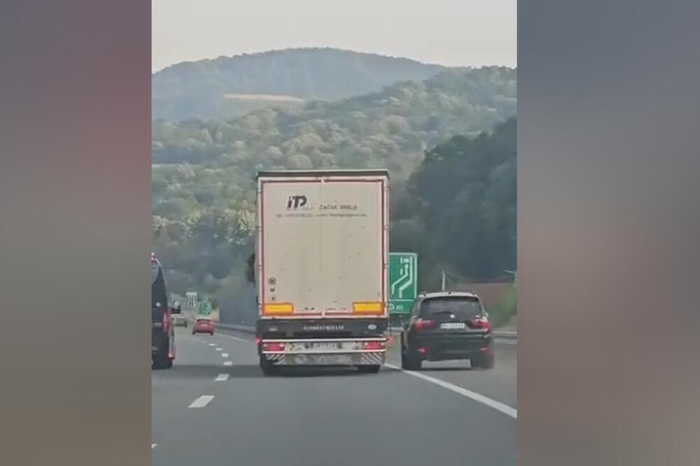 Bahati vozač BMW džipa na auto-putu Miloš Veliki vozi kao da je u igrici: Očevici u neverici! "Obilazio je i..."