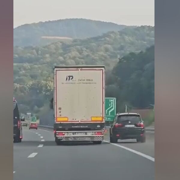 Bahati vozač BMW džipa na auto-putu Miloš Veliki vozi kao da je u igrici: Očevici u neverici! "Obilazio je i..."