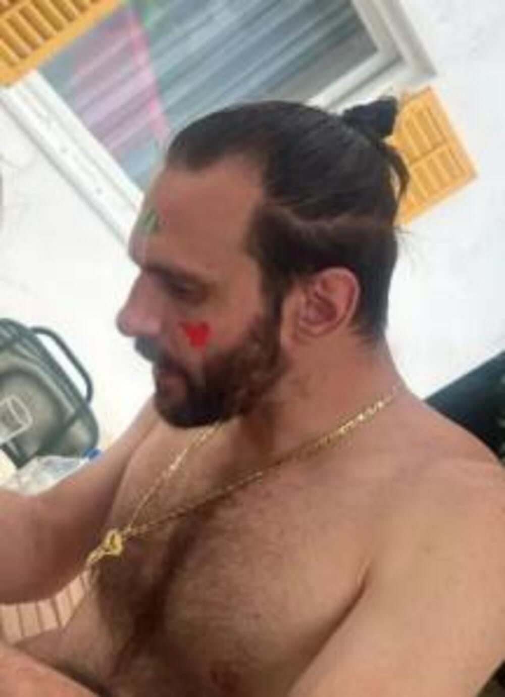 11 GODINA JE MLAĐI OD NJE! Skinuo se ANABELIN MUŽ (39)! Andrejevo BRUTALNO TELO je melem za ženske rane