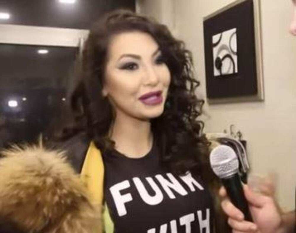 OVO SU RANI RADOVI AHMIĆKI! Dve sestre GOLE u ĐAKUZIJU, kadrovi nisu za MALOLETNIKE! "MOMCI NAVALITE"