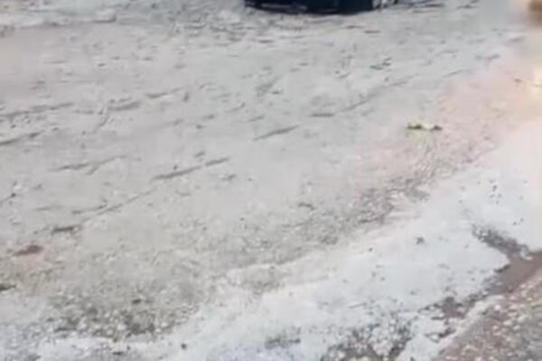 LOPATOM ČISTILI LED POSLE JAKE SUPREĆELIJSKE OLUJE: Orkasni vetrovi i grad veličine 5 cm urnisali region! (VIDEO)