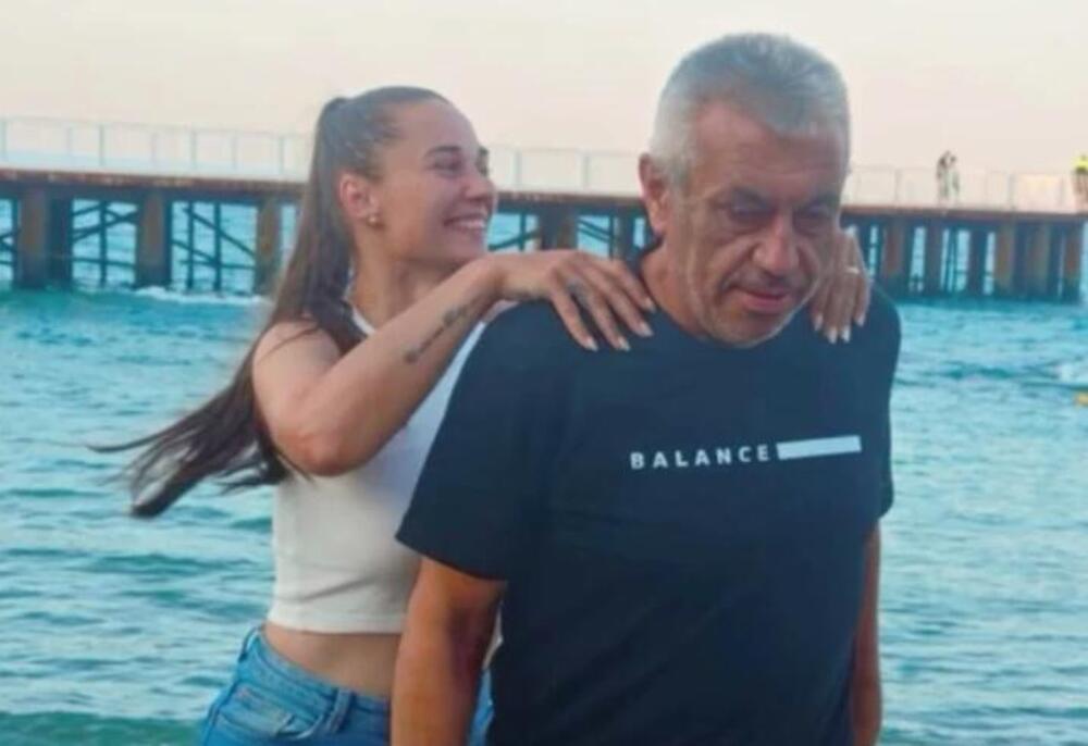 ŠABANOVA CUCA U ZAGRLJAJU STARIJEG MUŽA TURČINA: Pokazala koliko je zaljubljena, on je ljubi na plaži (FOTO)