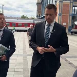 Muškarac PLJUNUO PETERA MAĐARA nasred ulice! Posle incidenta REKAO SAMO JEDNO, kamere sve zabeležile (VIDEO)