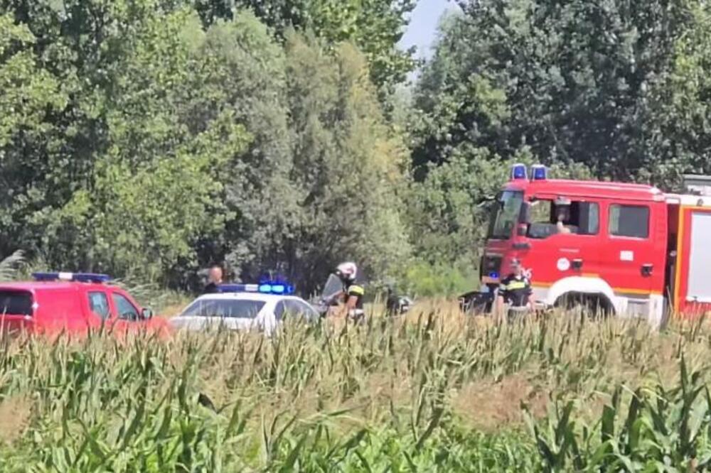 Prve slike strašne nesreće u Novom Sadu: Vatrogasci iz vode izvlače auto, poginule tri osobe, prizor je jeziv! FOTO