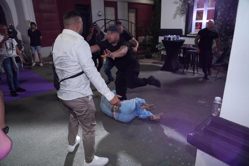 TUČA NA PINKU: Uhvatio ga za vrat i bacio na pod, o ovoj makljaži bruji nacija! "SLUČAJ JE PRIJAVLJEN POLICIJI"