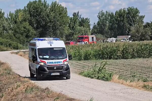 DVA MUŠKARCA I ŽENA POGINULI U TEŠKOJ NESREĆI U NOVOM SADU: Auto sleteo u kanal i prevrnuo se na krov