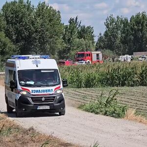 DVA MUŠKARCA I ŽENA POGINULI U TEŠKOJ NESREĆI U NOVOM SADU: Auto sleteo u kanal i prevrnuo se na krov