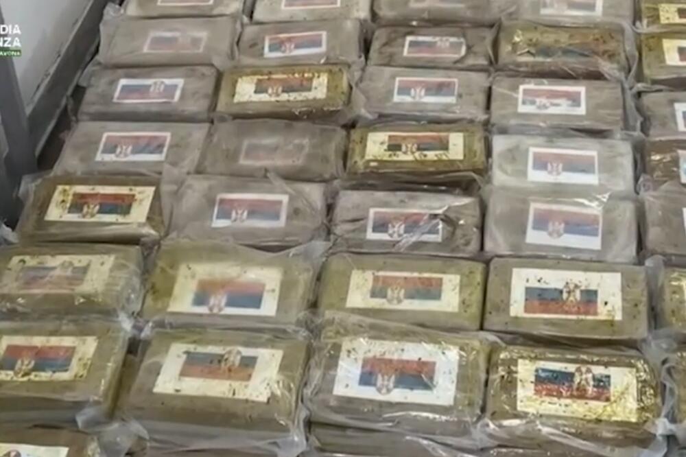 SKORO 800 KILOGRAMA KOKAINA SA SRPSKOM ZASTAVOM ZAPLENJENO U ITALIJI Droga sa sve bananama stigla iz Ekvadora VIDEO