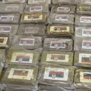 SKORO 800 KILOGRAMA KOKAINA SA SRPSKOM ZASTAVOM ZAPLENJENO U ITALIJI Droga sa sve bananama stigla iz Ekvadora VIDEO