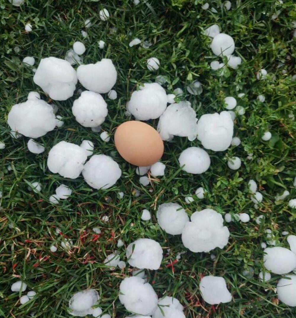 Strašno nevreme razorilo region, ovakvo nešto nije viđeno 50 godina! Grad napravio ogormnu štetu, sela uništena!