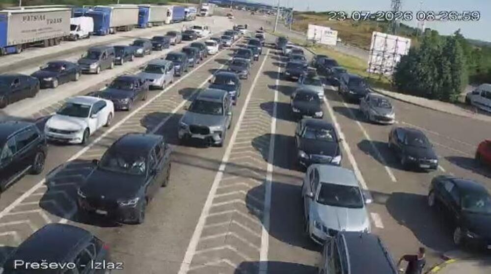 KOLONE NA HORGOŠU SU NEPREGLEDNE, VOZILA STOJE ILI MILE! Evo kakvo je jutros stanje na graničnim prelazima (FOTO)