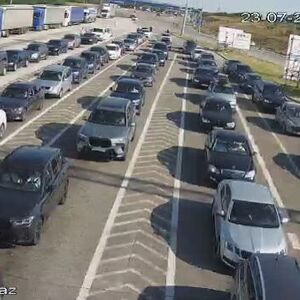 KOLONE NA HORGOŠU SU NEPREGLEDNE, VOZILA STOJE ILI MILE! Evo kakvo je jutros stanje na graničnim prelazima (FOTO)