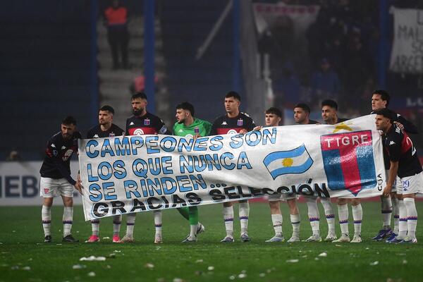 PAKAO POSLE UTAKMICE! Ispaljeno 10 metaka na autobus sa navijačima, ima ranjenih! Sve je počelo zbog PROVOKACIJE?!