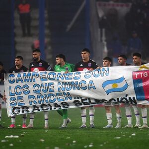 PAKAO POSLE UTAKMICE! Ispaljeno 10 metaka na autobus sa navijačima, ima ranjenih! Sve je počelo zbog PROVOKACIJE?!