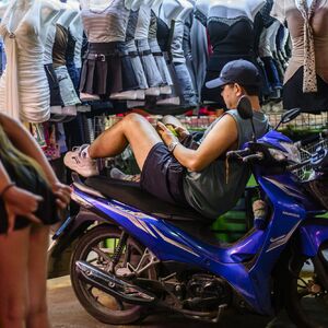 OVDE MAKROI REZERVIŠU MALOLETNICE PO SELIMA, SVE VRVI OD GREHA: Omiljena destinacija Srba puna BLUDA i RAZVRATA
