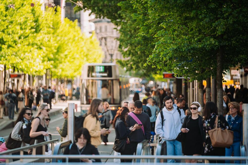 Srbi misle da se ovde valjaju u parama, a istina je...Od plate od preko 5.000 evra na kraju meseca ostane samo sića