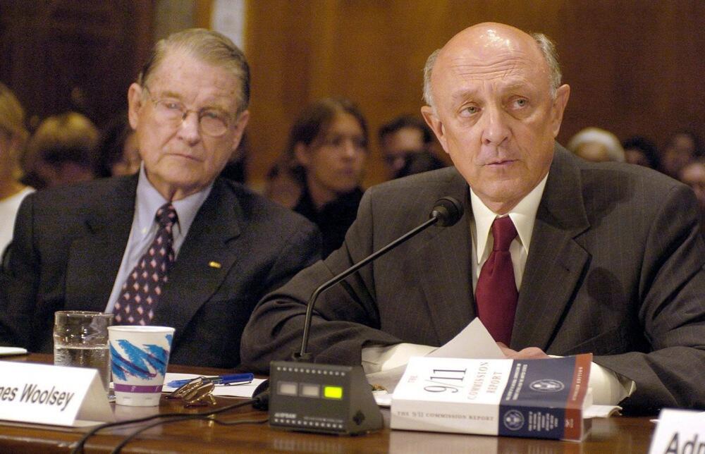 Preminuo bivši šef CIA! Supruga tvrdi da je bolovao od misteriozne bolesti