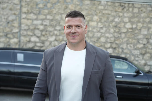 VAŽNO UPOZORENJE SLOBE RADANOVIĆA: Pevač na meti opasnih prevaranta
