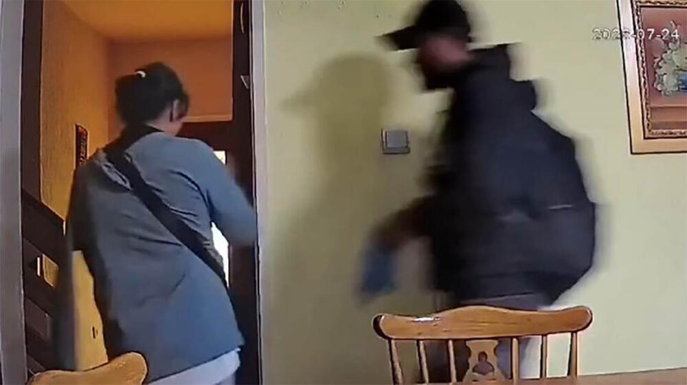 Lopovi upali u srpsku kuću, kamere ih snimile: Muškarac i žena operišu samo tako, jedan detalj je jeziv