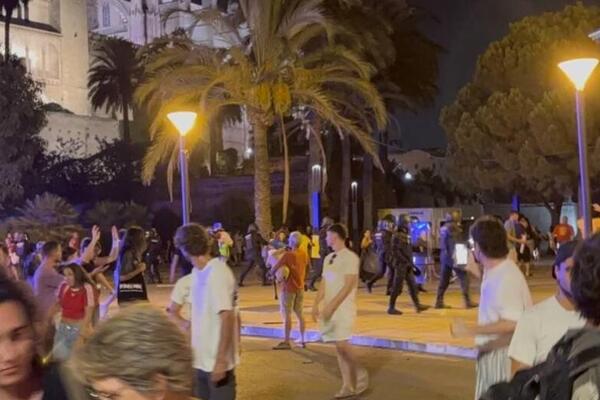 "TURISTI, IDITE KUĆI!" Haos na Palma de Majorci: Policija pucala GUMENIM MECIMA, ima teško povređenih! (VIDEO)