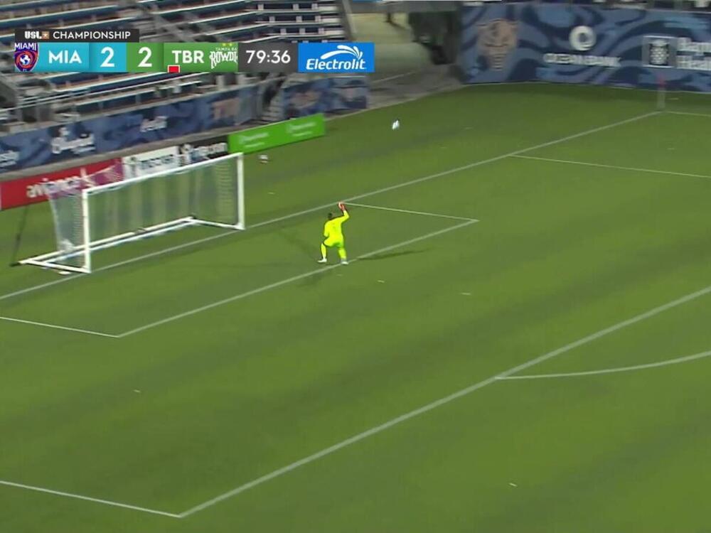 Zoranin muž dobio gol sa polovine terena: Srpski zet se obrukao kao nikad u karijeri, da se smeješ ili plačeš VIDEO