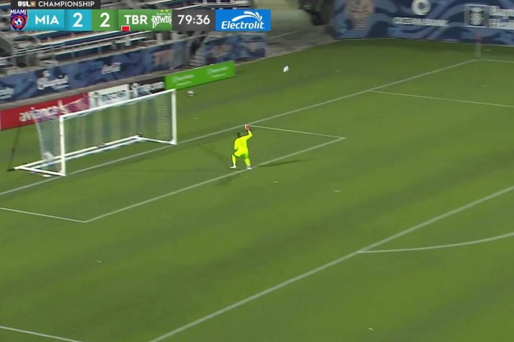 Zoranin muž dobio gol sa polovine terena: Srpski zet se obrukao kao nikad u karijeri, da se smeješ ili plačeš VIDEO