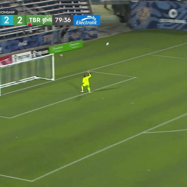 Zoranin muž dobio gol sa polovine terena: Srpski zet se obrukao kao nikad u karijeri, da se smeješ ili plačeš VIDEO
