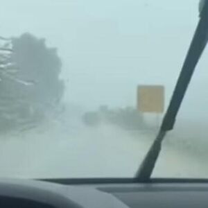 Snažno nevreme pogodilo ovaj deo Srbije, PROVALA OBLAKA PARALISALA SAOBRAĆAJ: Ne vidi se PRST PRED OKOM! (VIDEO)